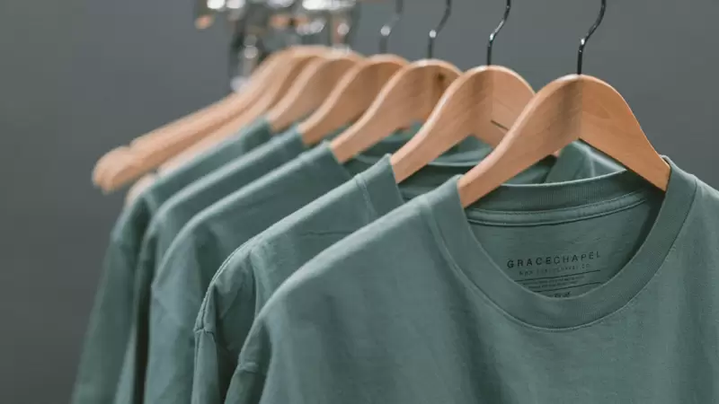 Rekomendasi Kaos untuk Cuaca Panas yang Adem dan Nyaman