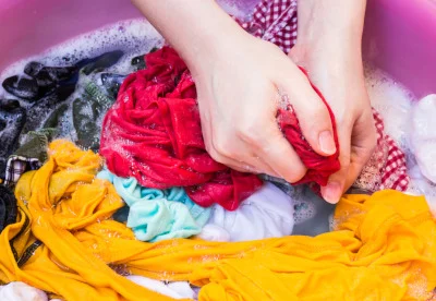 Ketahanan warna Bahan Embos Saat Mengalami Pencucian Rutin