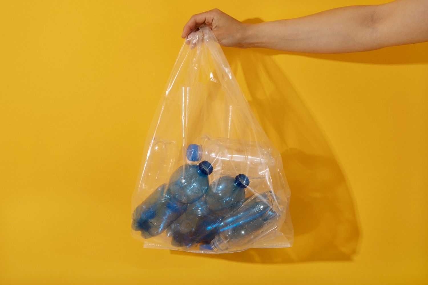 Produk Plastik Daur Ulang Rumahan sebagai Solusi Kreatif