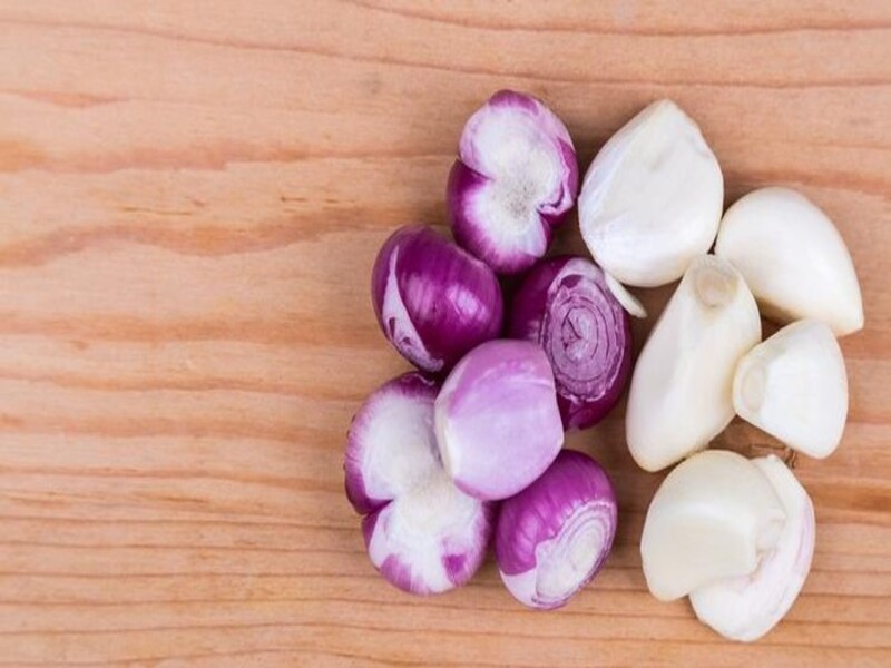 Tips Kupas Bawang Lebih Cepat dan Efisien di Dapur